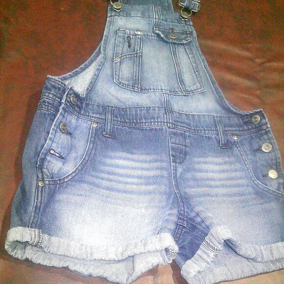 l.e.i. jean romper in a size s - Picture 1 of 7